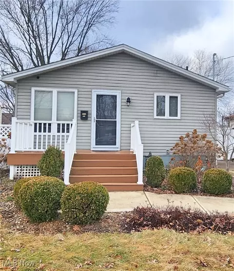 227 Ohio Ave, Louisville, OH 44641