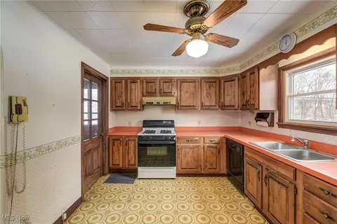 6739 Lake Ave, Elyria, OH 44035 photo 16