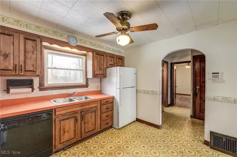 6739 Lake Ave, Elyria, OH 44035 photo 17