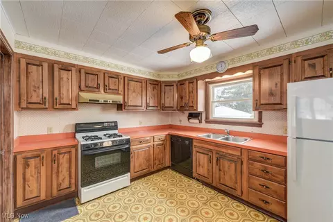 6739 Lake Ave, Elyria, OH 44035 photo 15