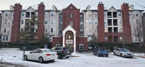 200 Fox Hollow Dr #206, Mayfield Heights, OH 44124