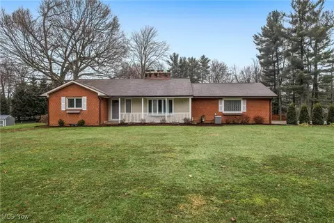 635 Quarry Ln, Warren, OH 44483