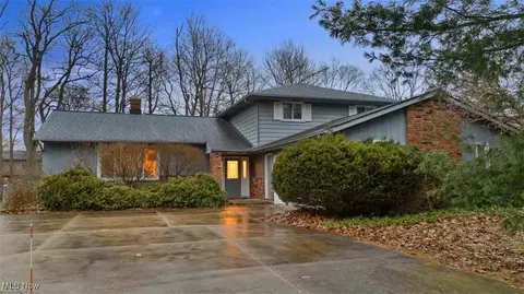 5149 Stansbury Dr, Solon, OH 44139