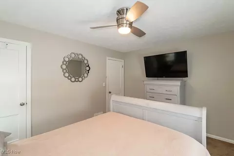 276 E 329th St, Willowick, OH 44095 photo 9