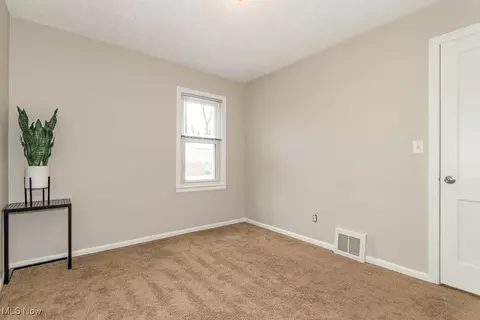 276 E 329th St, Willowick, OH 44095 photo 11