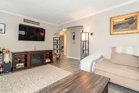 276 E 329th St, Willowick, OH 44095 photo 3
