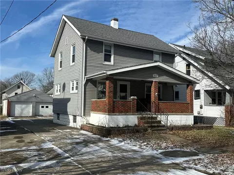 992 Neptune Ave, Akron, OH 44301