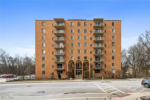 50 S Rocky River Dr #604, Berea, OH 44017