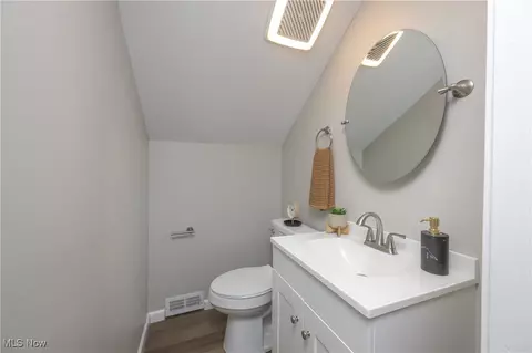 Bath - 3611 Argyle Rd SE, Canton, OH 44707 photo 2 of 2
