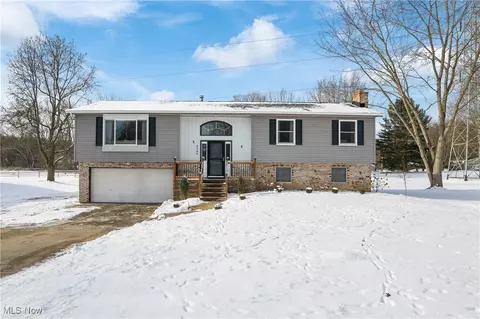 2324 Oak Point Dr, Copley, OH 44321