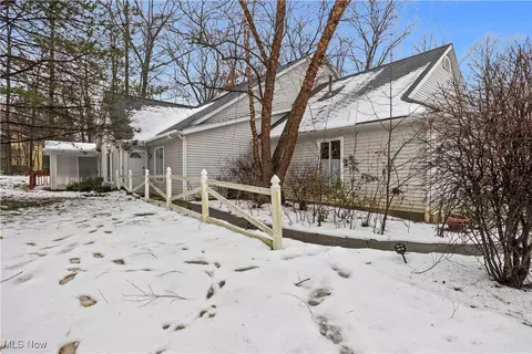 618 Hunters Trl, Akron, OH 44313