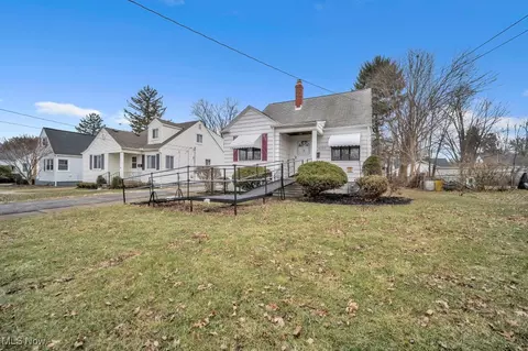5125 Lucydale Ave, North Olmsted, OH 44070