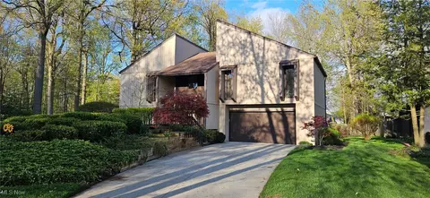 6949 Traymore Ct, Mentor, OH 44060