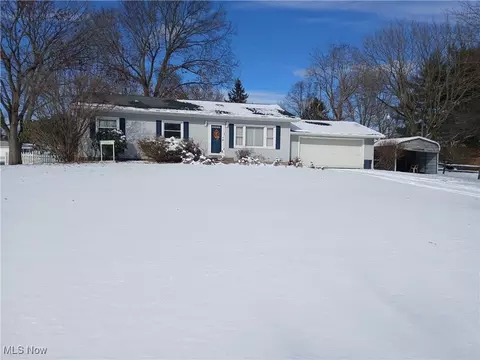 2715 Lyman Dr, New Franklin, OH 44216