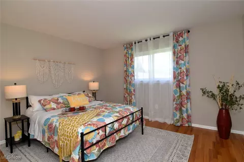 Bedroom - 6418 Melshore Dr, Mentor, OH 44060 photo 2 of 7