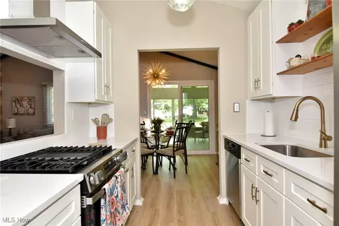 Kitchen - 6418 Melshore Dr, Mentor, OH 44060 photo 4 of 4