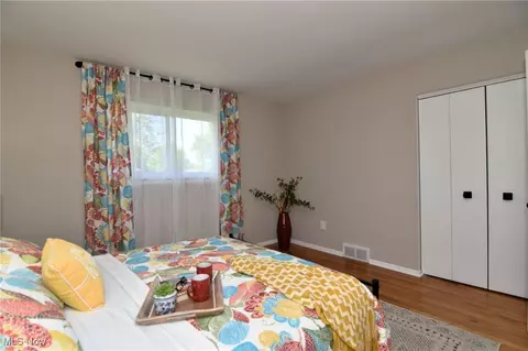 Bedroom - 6418 Melshore Dr, Mentor, OH 44060 photo 3 of 7
