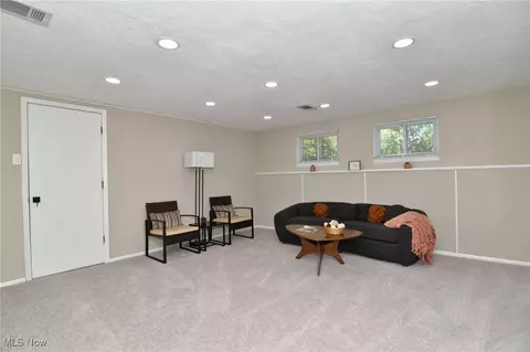 Living - 6418 Melshore Dr, Mentor, OH 44060 photo 4 of 5