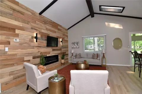 Living - 6418 Melshore Dr, Mentor, OH 44060 photo 2 of 5