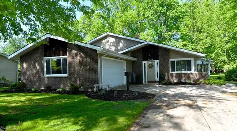 6418 Melshore Dr, Mentor, OH 44060