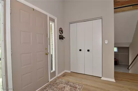 Entry Way - 6418 Melshore Dr, Mentor, OH 44060 photo 2 of 3