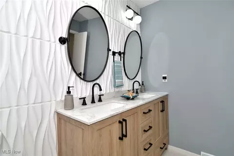 Bath - 6418 Melshore Dr, Mentor, OH 44060 photo 3 of 4
