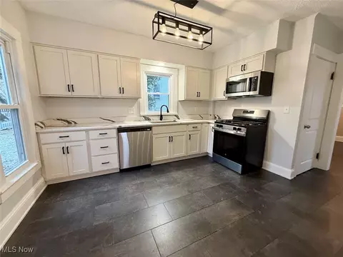 Kitchen - 128 Cornell Ave, Elyria, OH 44035 photo 3 of 8