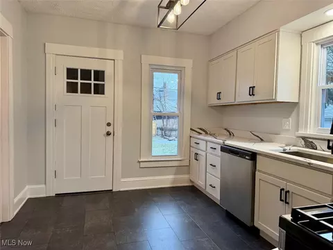 Entry Way - 128 Cornell Ave, Elyria, OH 44035 photo 3 of 5
