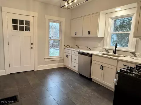 Kitchen - 128 Cornell Ave, Elyria, OH 44035 photo 7 of 8