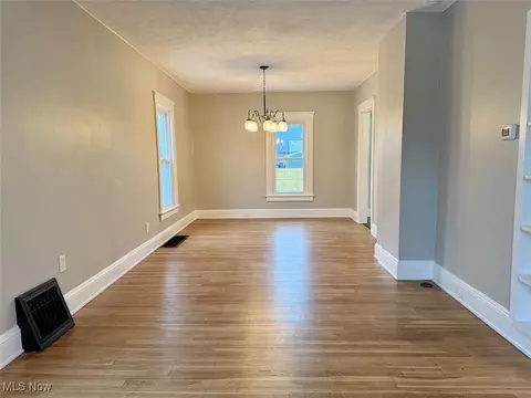 Living - 128 Cornell Ave, Elyria, OH 44035 photo 8 of 10
