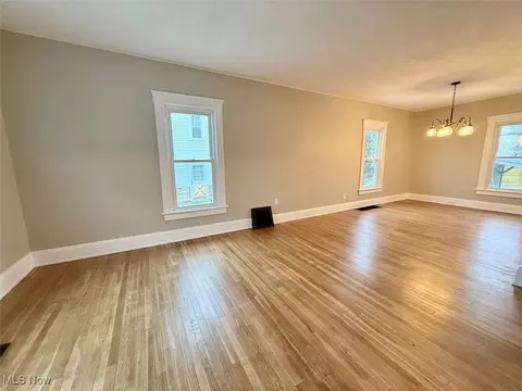 Living - 128 Cornell Ave, Elyria, OH 44035 photo 10 of 10