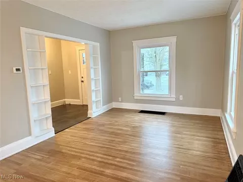 Living - 128 Cornell Ave, Elyria, OH 44035 photo 5 of 10