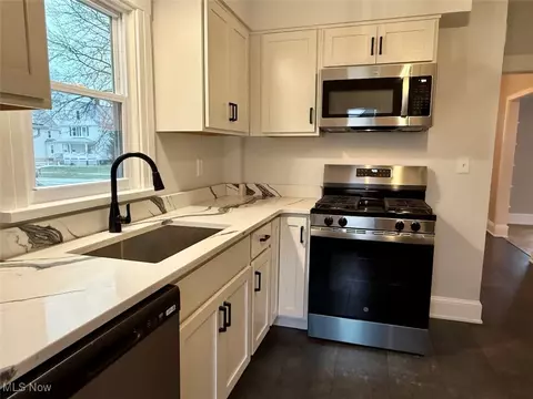 Kitchen - 128 Cornell Ave, Elyria, OH 44035 photo 6 of 8