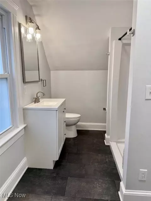 Bath - 128 Cornell Ave, Elyria, OH 44035 photo 3 of 9