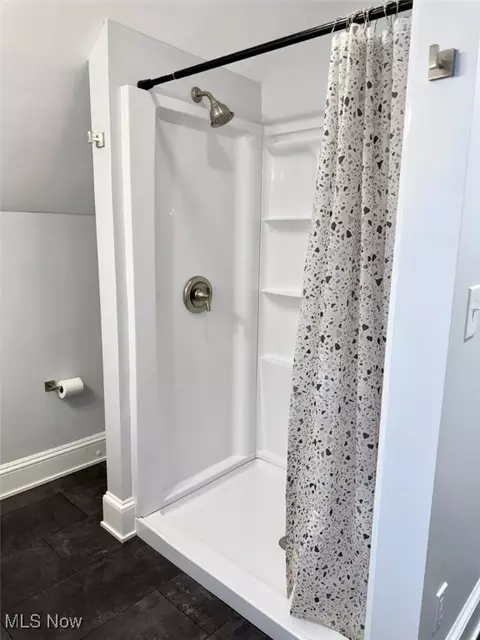 Bath - 128 Cornell Ave, Elyria, OH 44035 photo 6 of 9