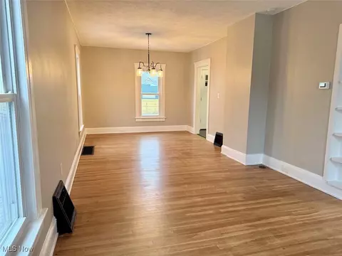 Living - 128 Cornell Ave, Elyria, OH 44035 photo 6 of 10