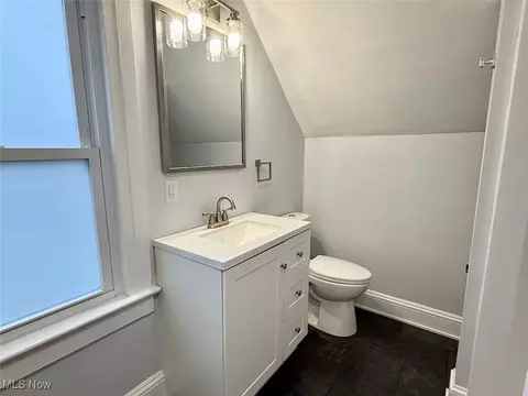 Bath - 128 Cornell Ave, Elyria, OH 44035 photo 8 of 9