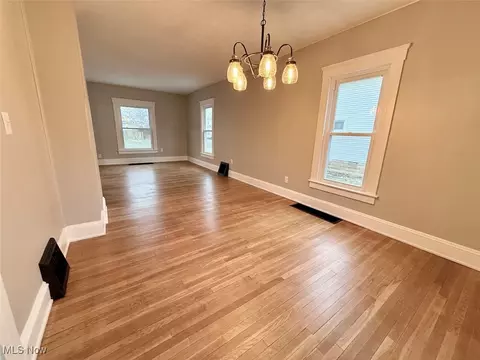 Living - 128 Cornell Ave, Elyria, OH 44035 photo 2 of 10