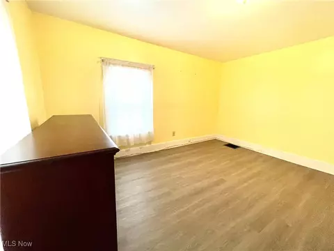 Bedroom - 495 5th St, Struthers, OH 44471 photo 2 of 5