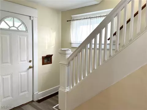 Entry Way - 495 5th St, Struthers, OH 44471 photo 1 of 2