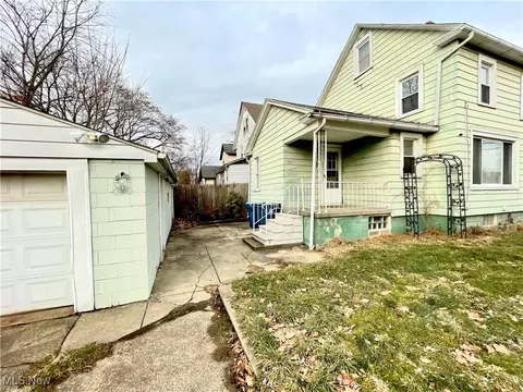 Exterior - 495 5th St, Struthers, OH 44471 photo 1 of 2