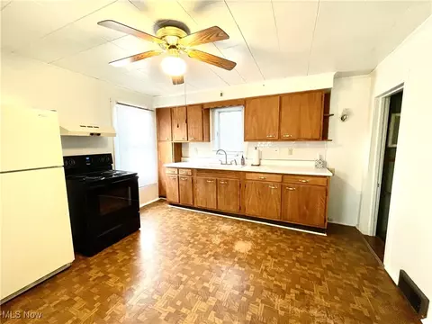Kitchen - 495 5th St, Struthers, OH 44471 photo 2 of 3