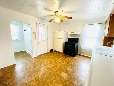 Kitchen - 495 5th St, Struthers, OH 44471 photo 3 of 3