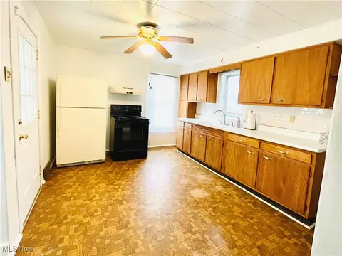 Kitchen - 495 5th St, Struthers, OH 44471 photo 1 of 3