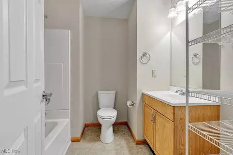 Bath - 219 Rauscher Ct, Elyria, OH 44035 photo 3 of 4
