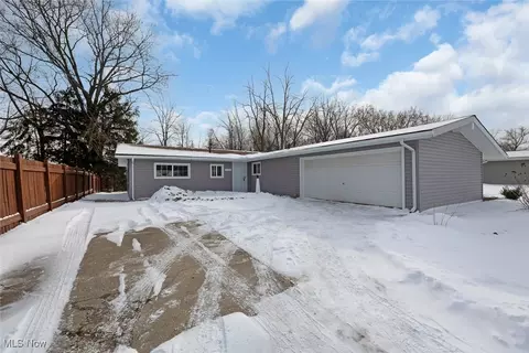 9145 Cranbrook Dr, Northfield, OH 44067