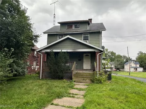 2338 2nd St NE, Canton, OH 44704