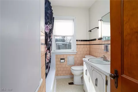 8007 Essen Ave, Parma, OH 44129 photo 25