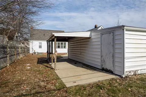 8007 Essen Ave, Parma, OH 44129 photo 7