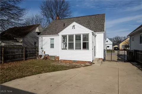 8007 Essen Ave, Parma, OH 44129 photo 8